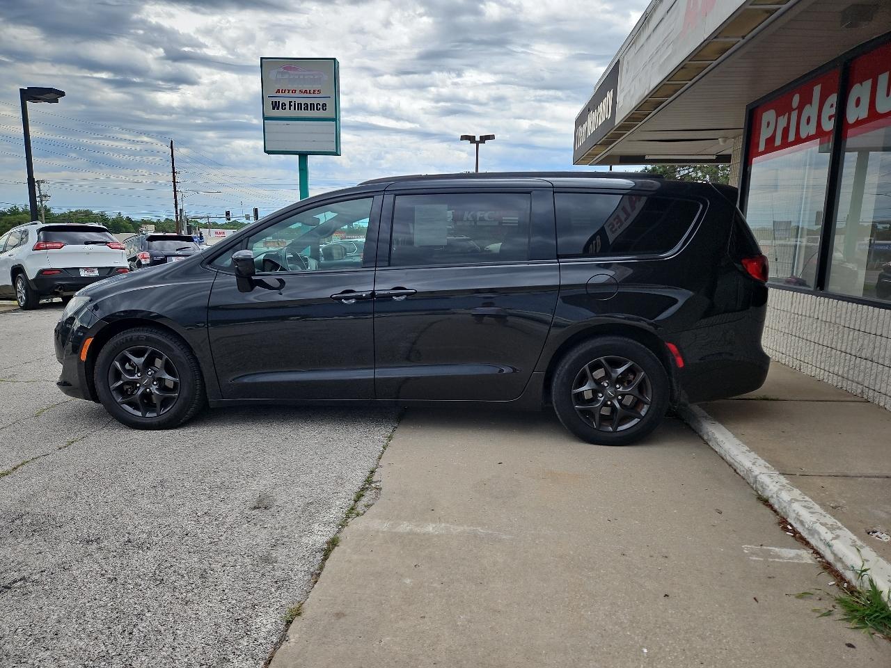 Chrysler Pacifica Touring-L Plus 2019