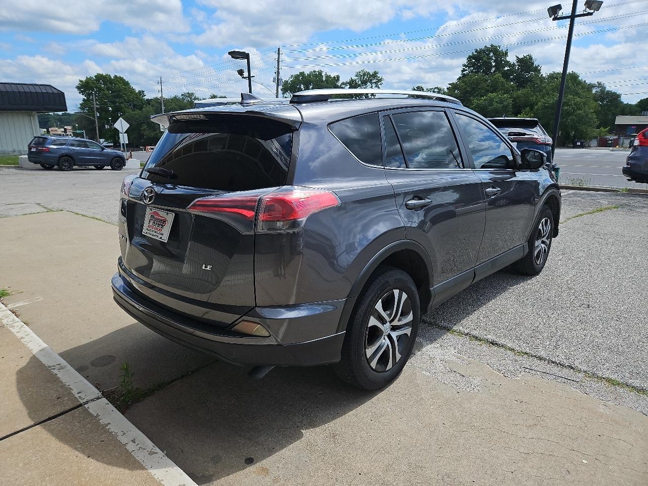 Toyota RAV4 LE 2017