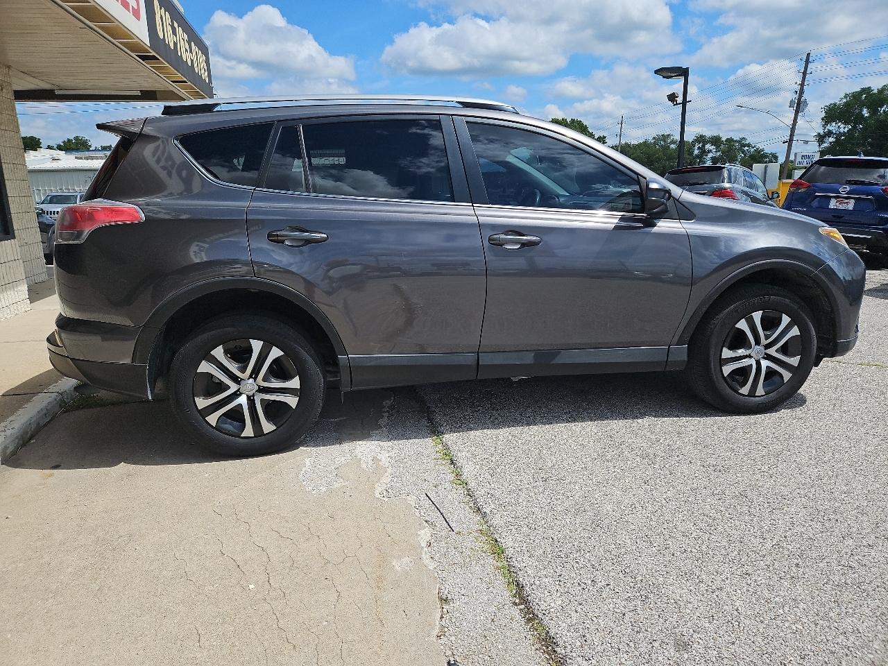 Toyota RAV4 LE 2017