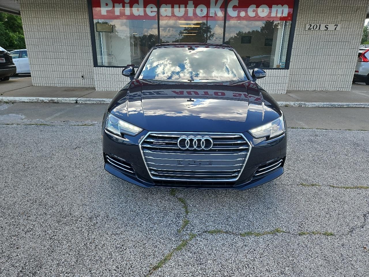 Audi A4 2.0T Premium quattro Sedan 2017