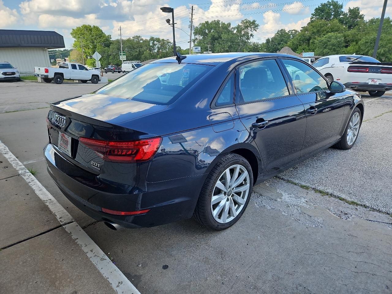 Audi A4 2.0T Premium quattro Sedan 2017