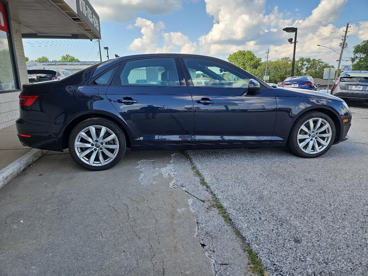 Audi A4 2.0T Premium quattro Sedan 2017