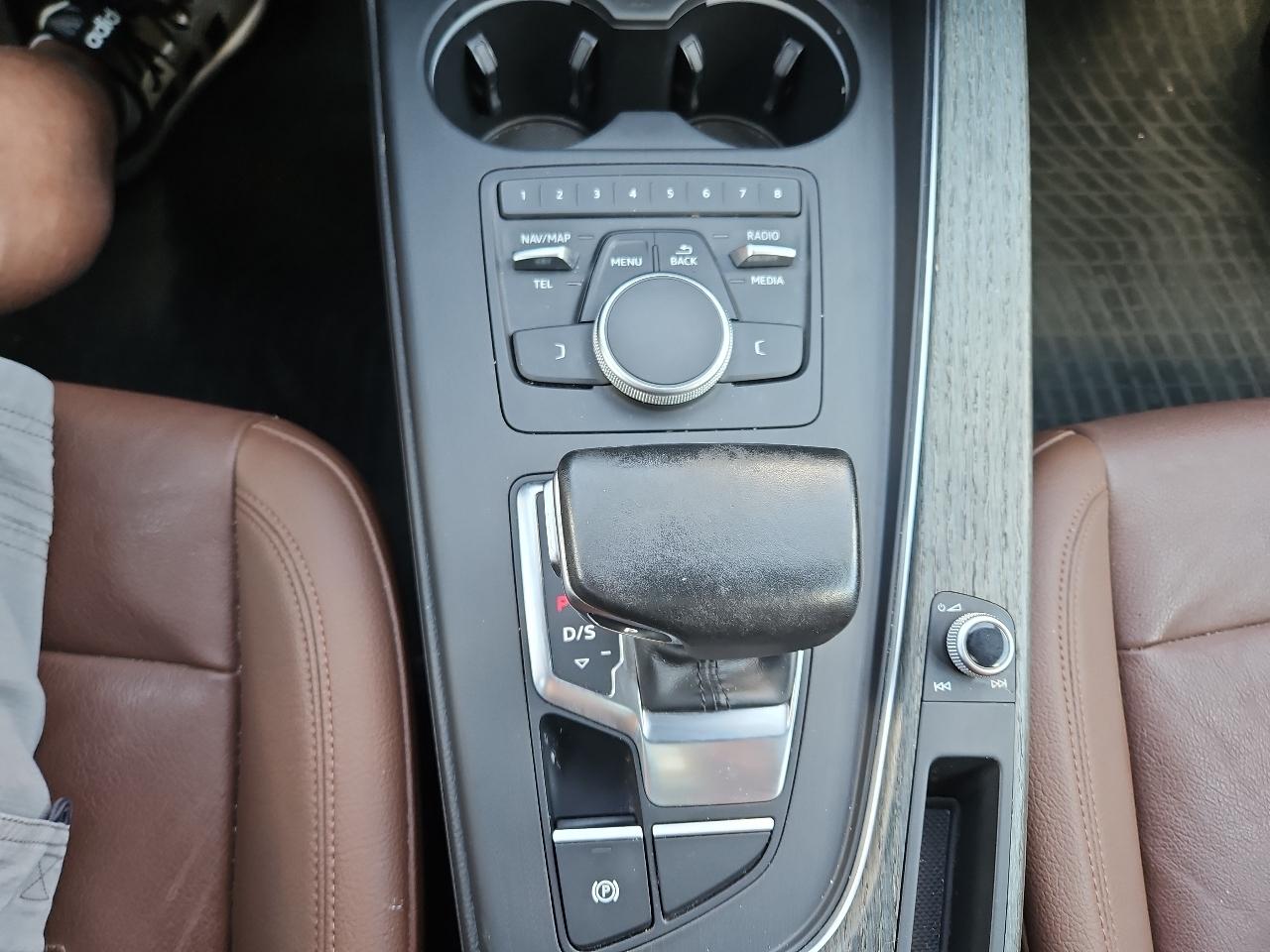 Audi A4 2.0T Premium quattro Sedan 2017