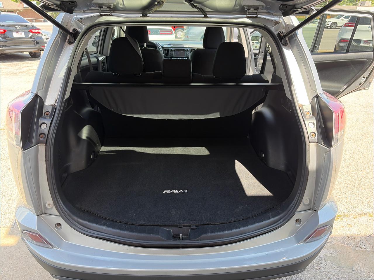 Toyota RAV4 LE AWD 2016