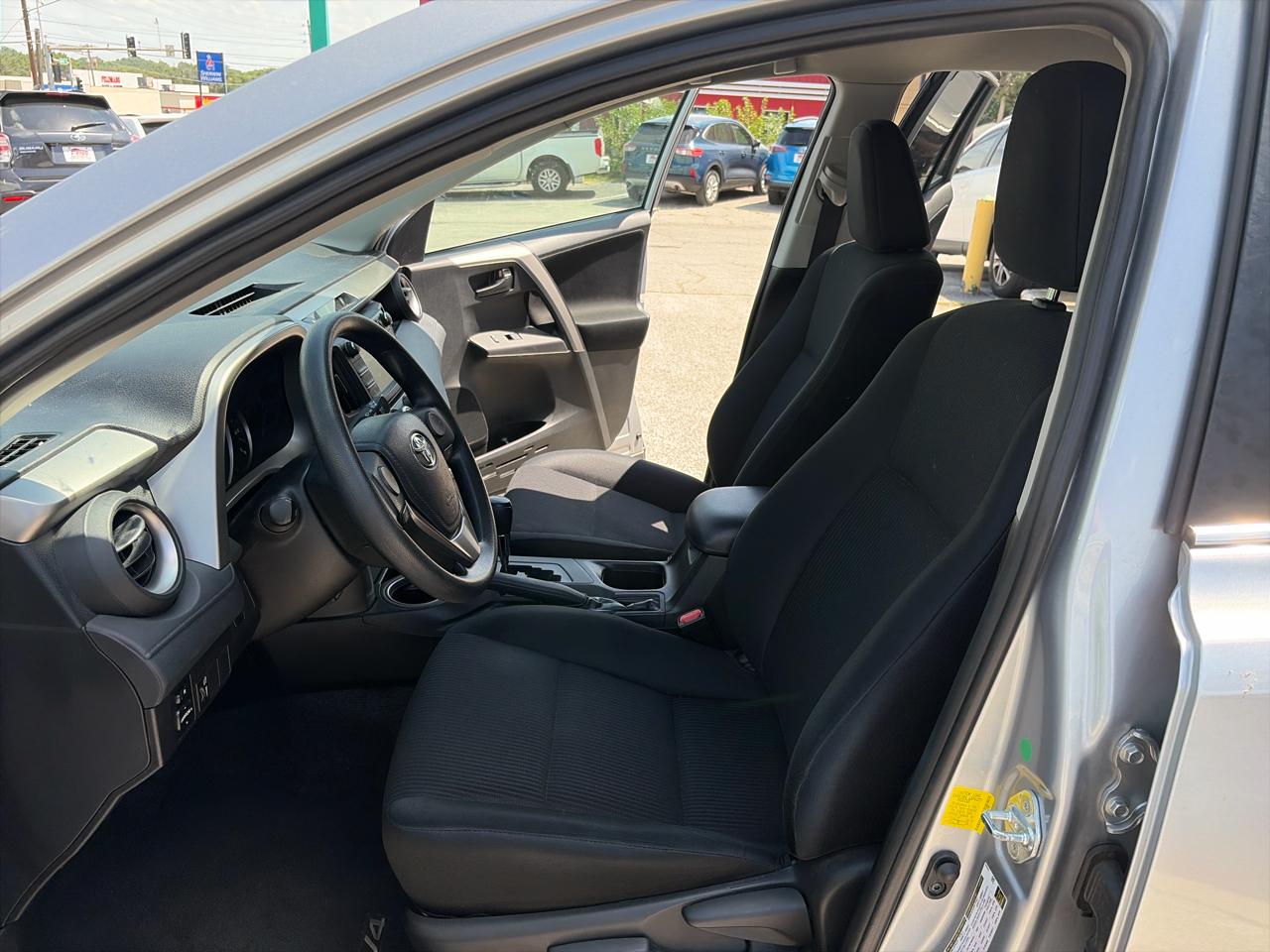 Toyota RAV4 LE AWD 2016
