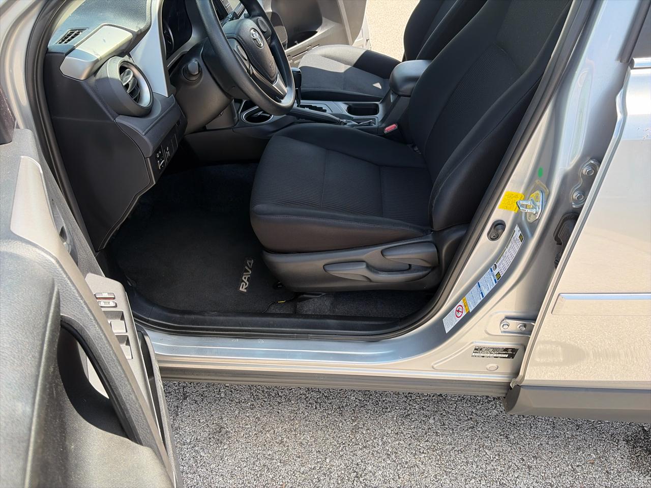 Toyota RAV4 LE AWD 2016