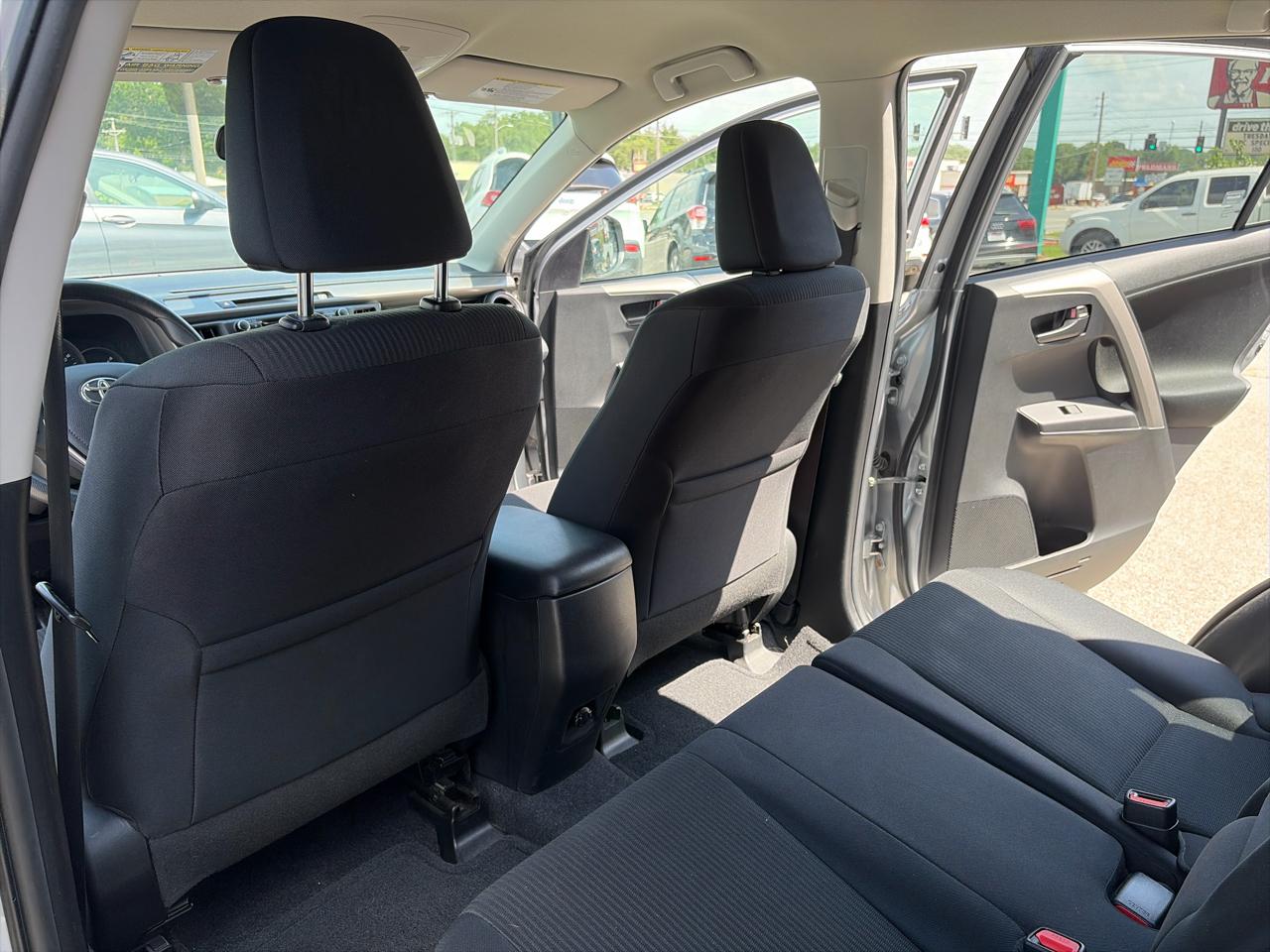 Toyota RAV4 LE AWD 2016