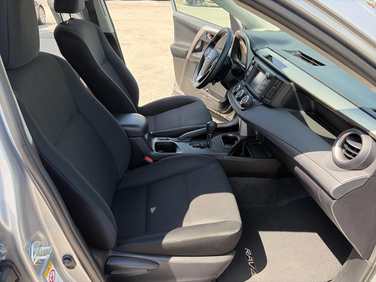 Toyota RAV4 LE AWD 2016