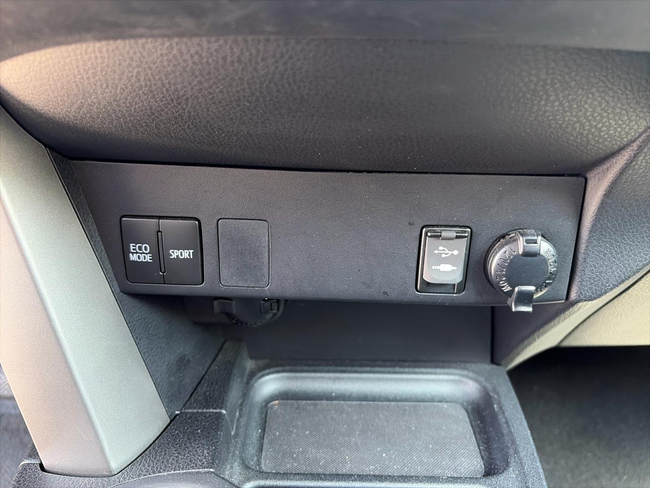 Toyota RAV4 LE AWD 2016