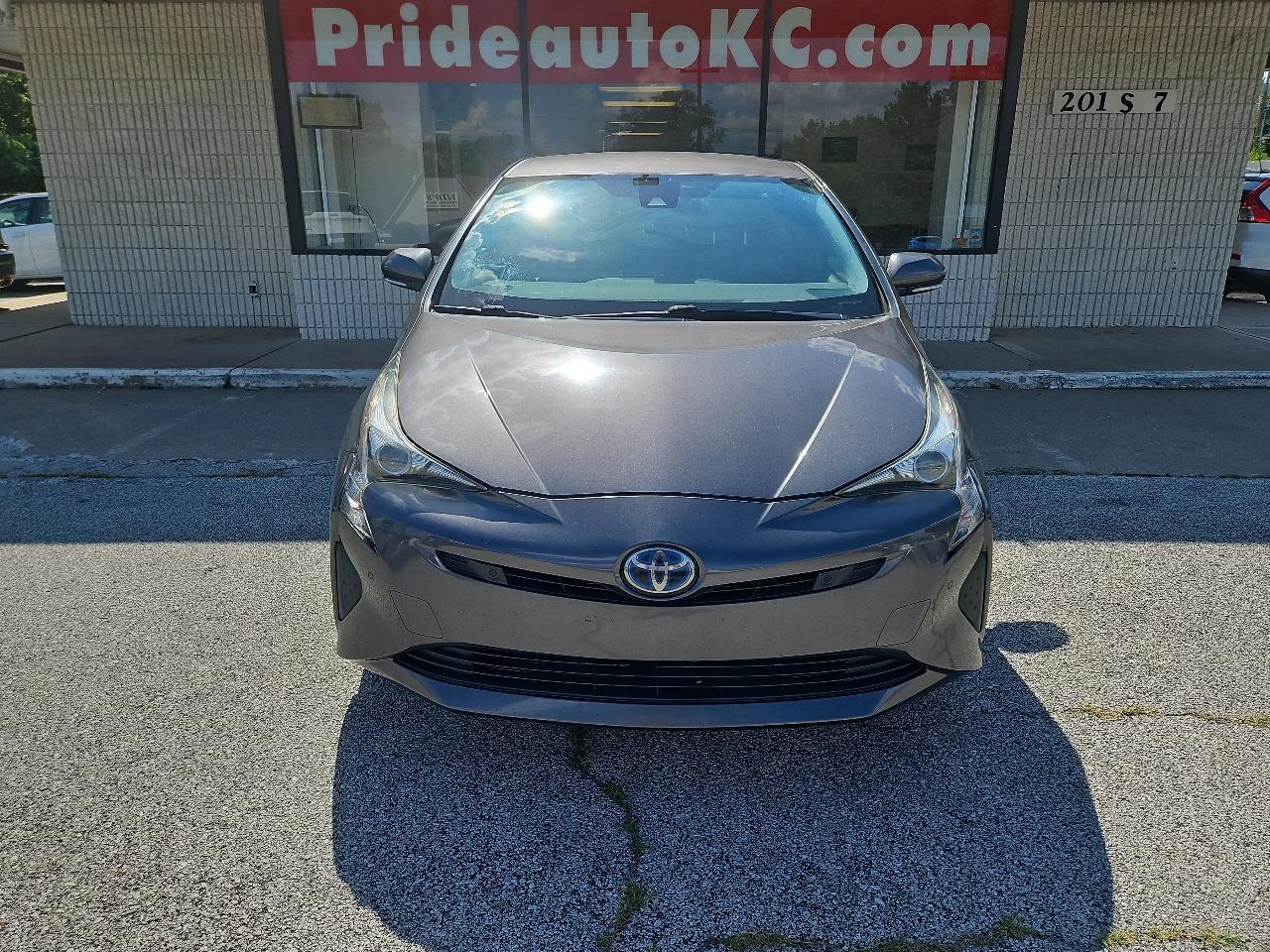 Toyota Prius Two 2017