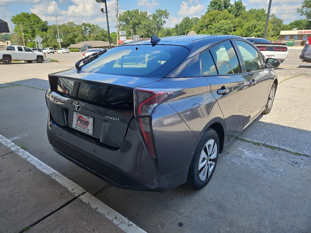 Toyota Prius Two 2017