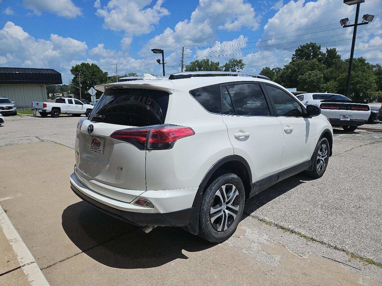 Toyota RAV4 LE 2018