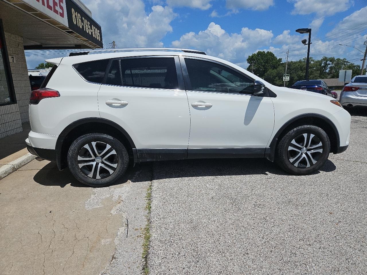 Toyota RAV4 LE 2018