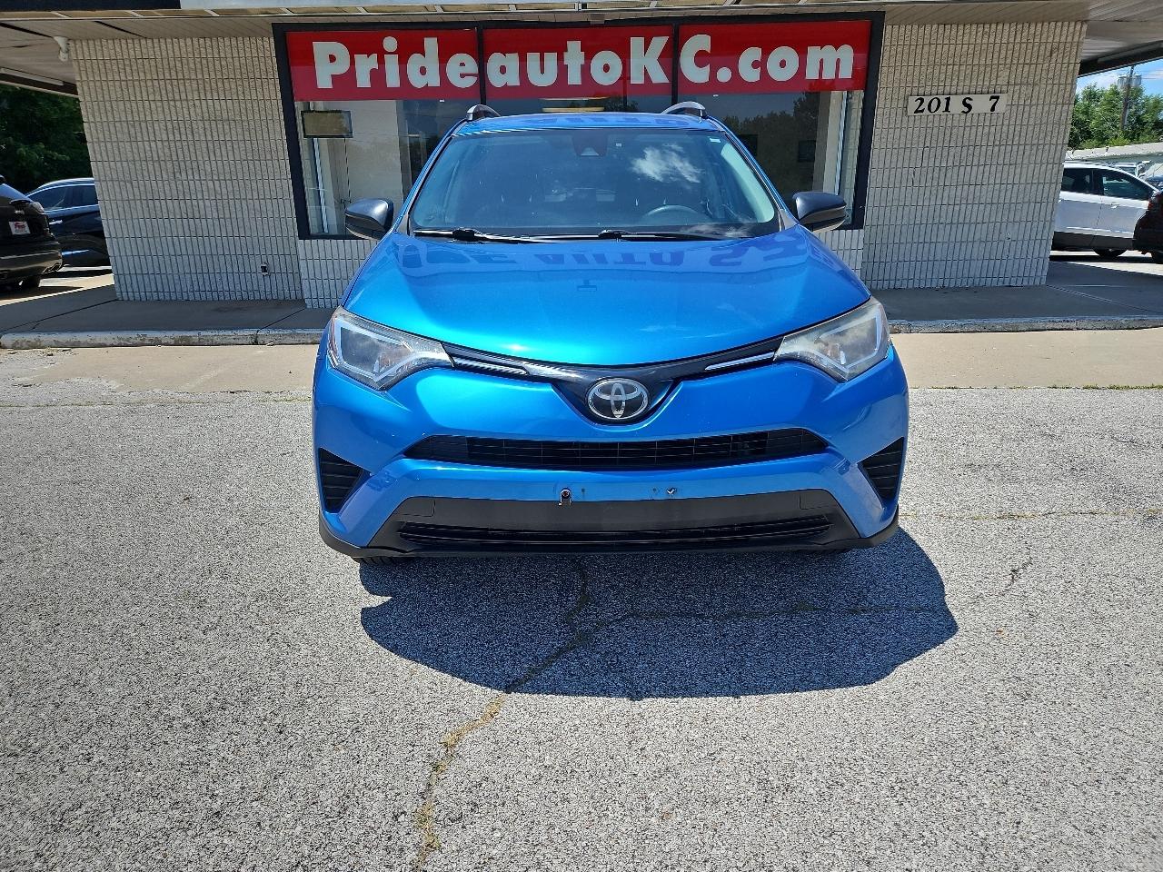 Toyota RAV4 LE AWD 2017