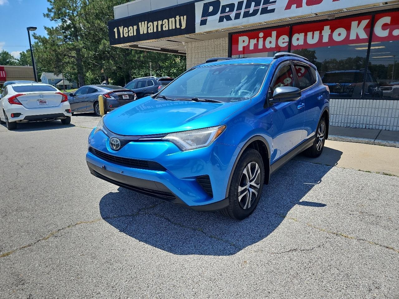 Toyota RAV4 LE AWD 2017