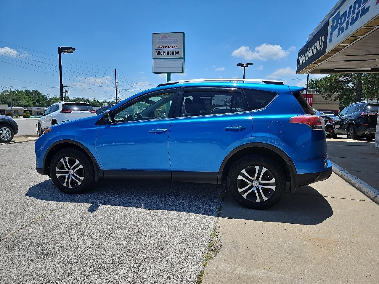 Toyota RAV4 LE AWD 2017