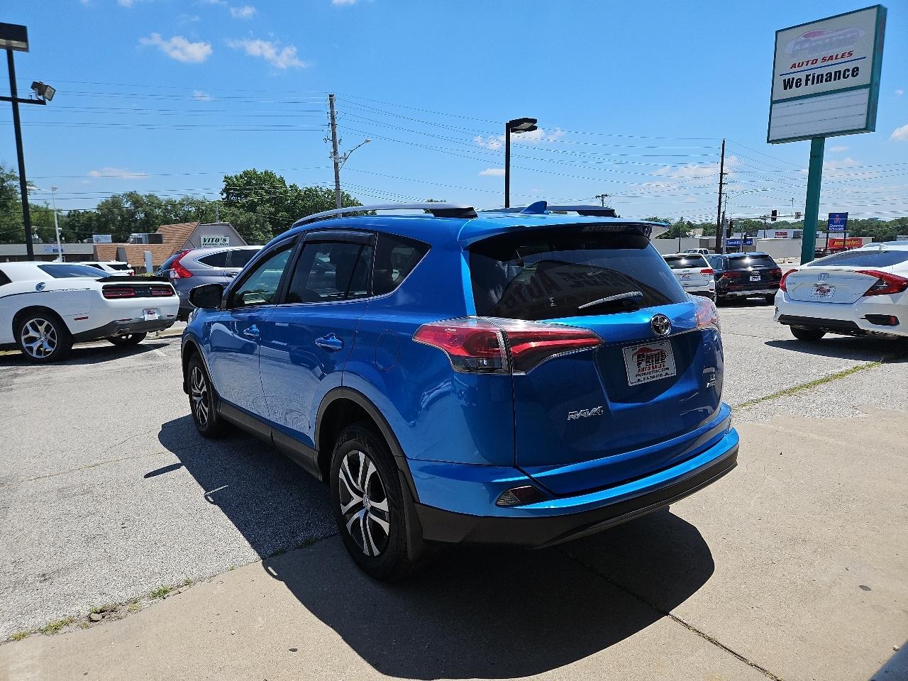 Toyota RAV4 LE AWD 2017