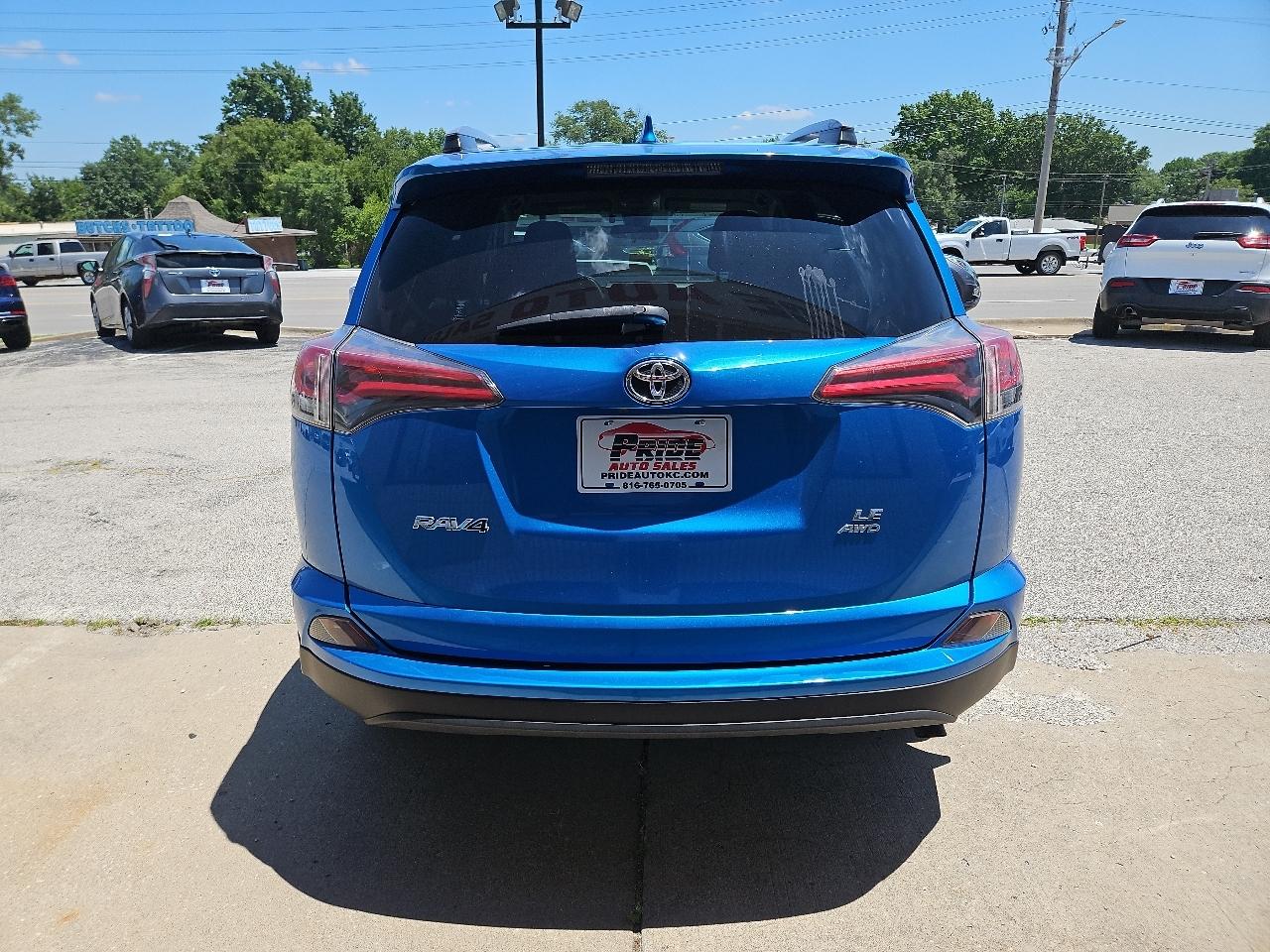 Toyota RAV4 LE AWD 2017