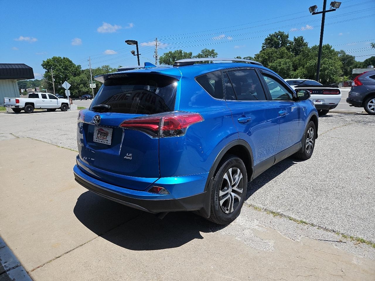 Toyota RAV4 LE AWD 2017
