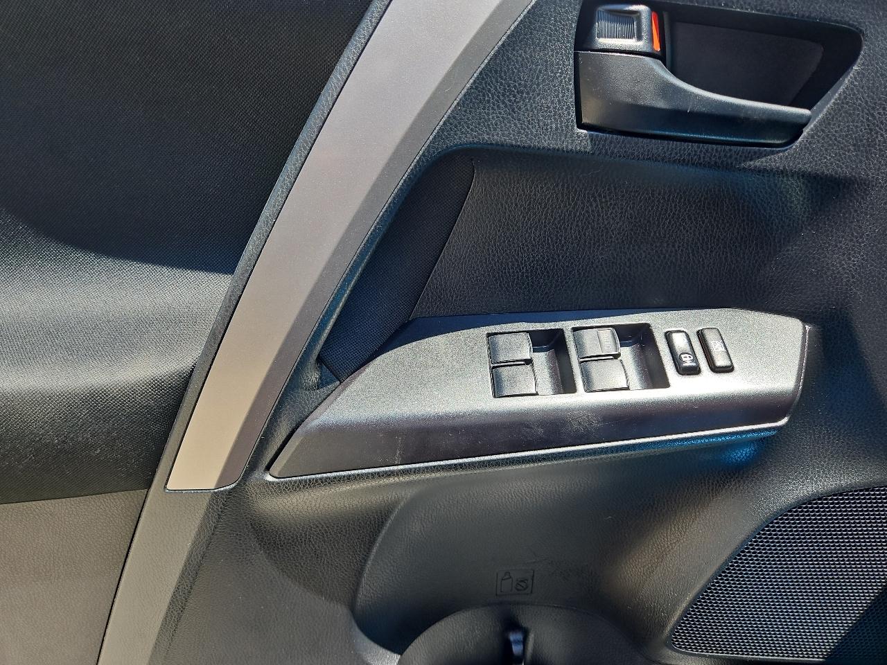 Toyota RAV4 LE AWD 2017