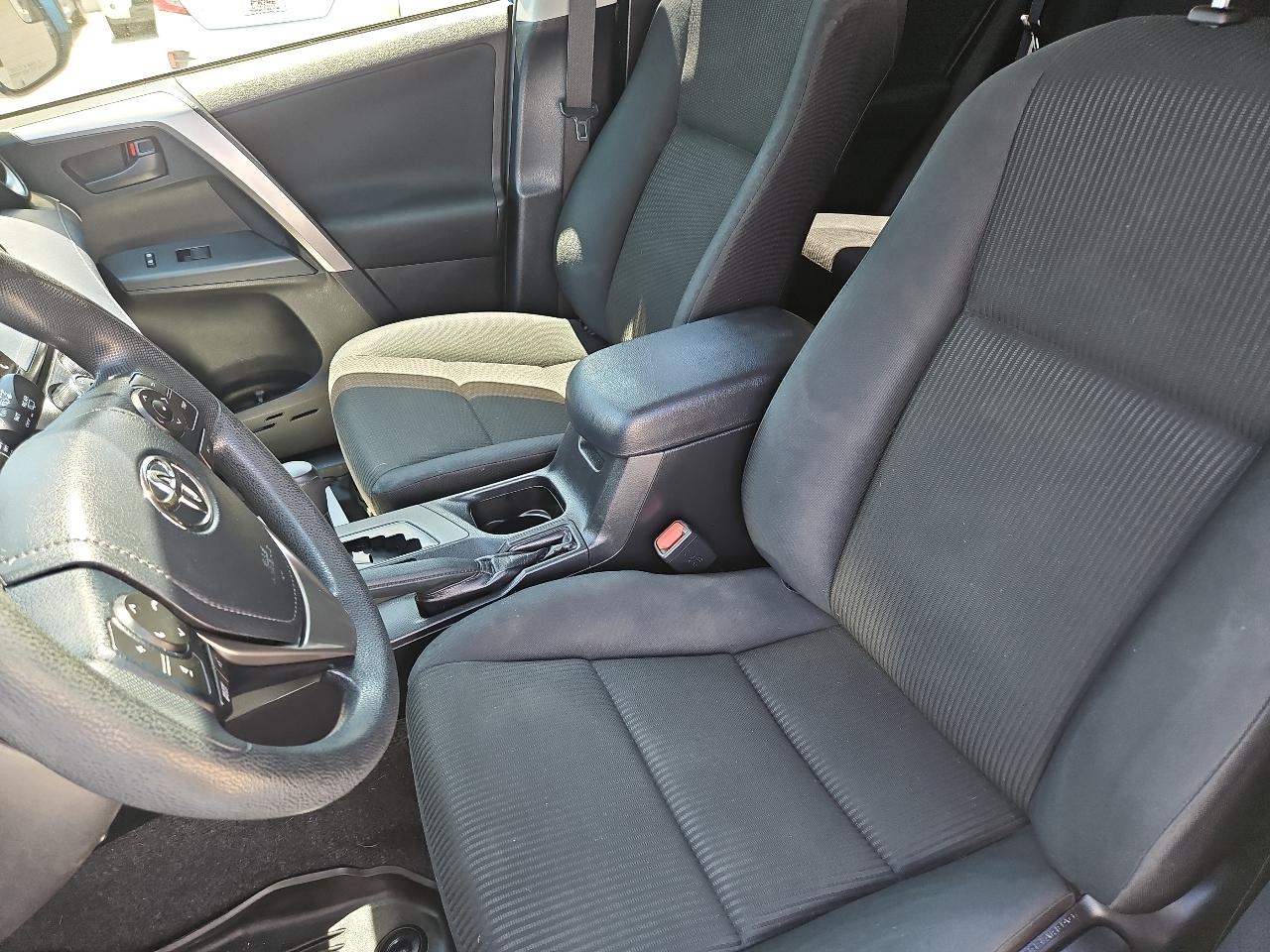 Toyota RAV4 LE AWD 2017