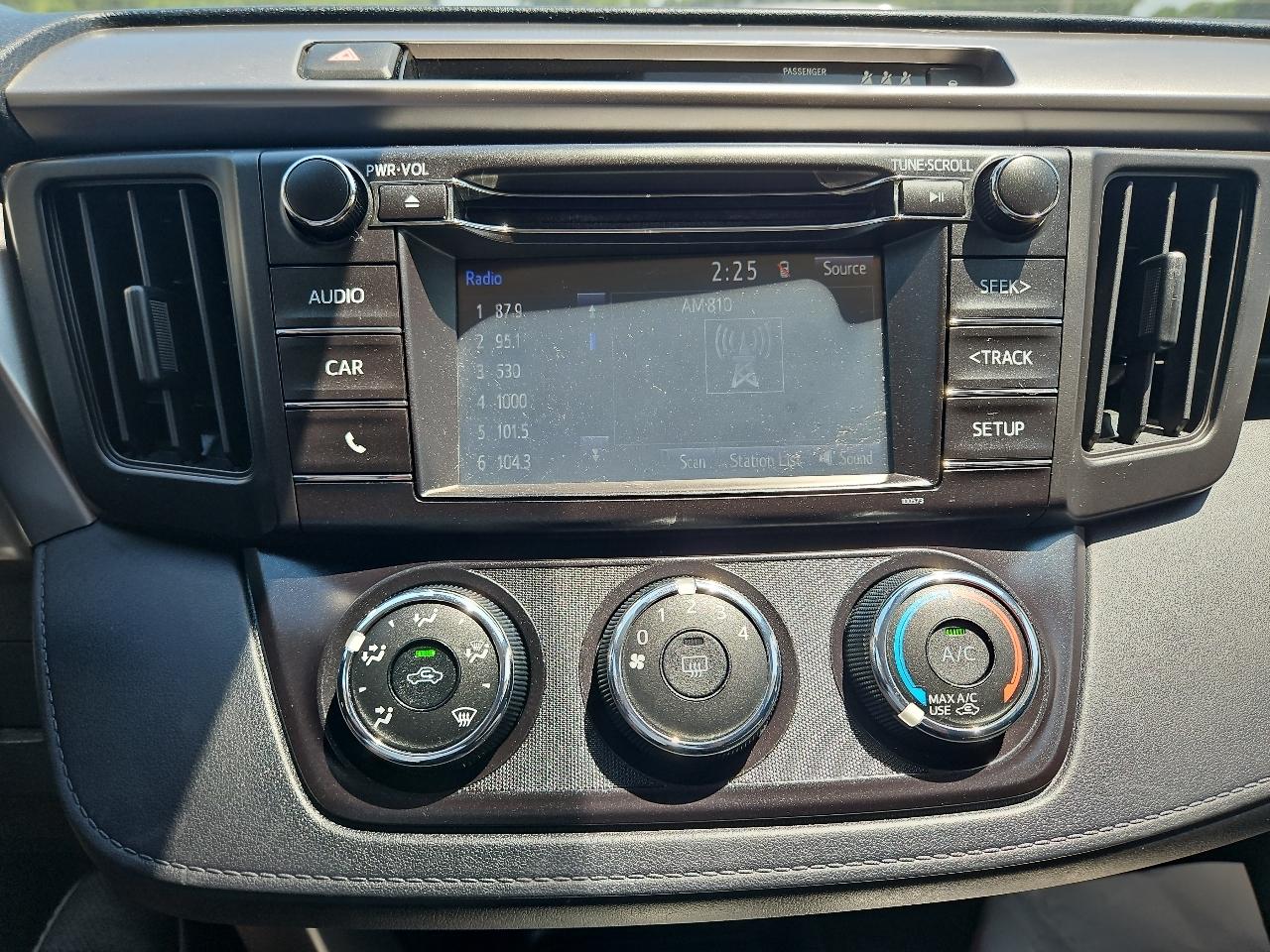 Toyota RAV4 LE AWD 2017
