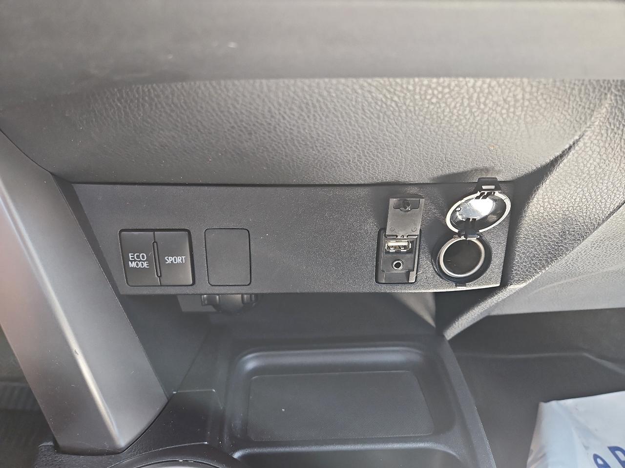 Toyota RAV4 LE AWD 2017