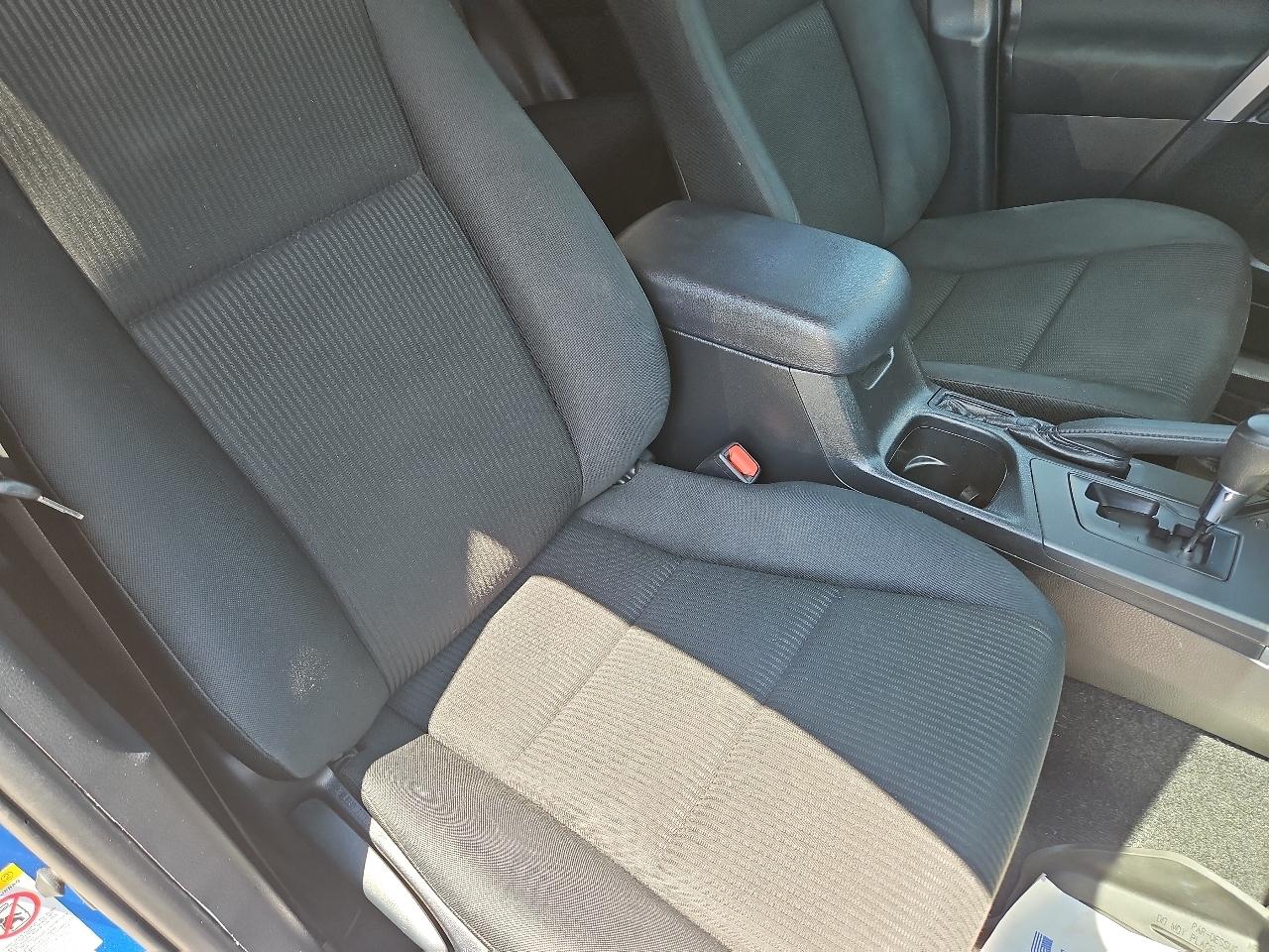 Toyota RAV4 LE AWD 2017