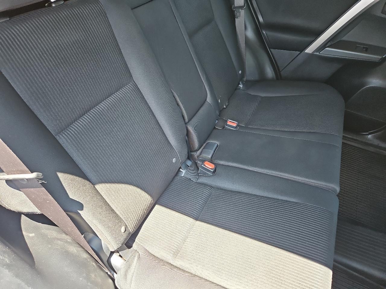 Toyota RAV4 LE AWD 2017