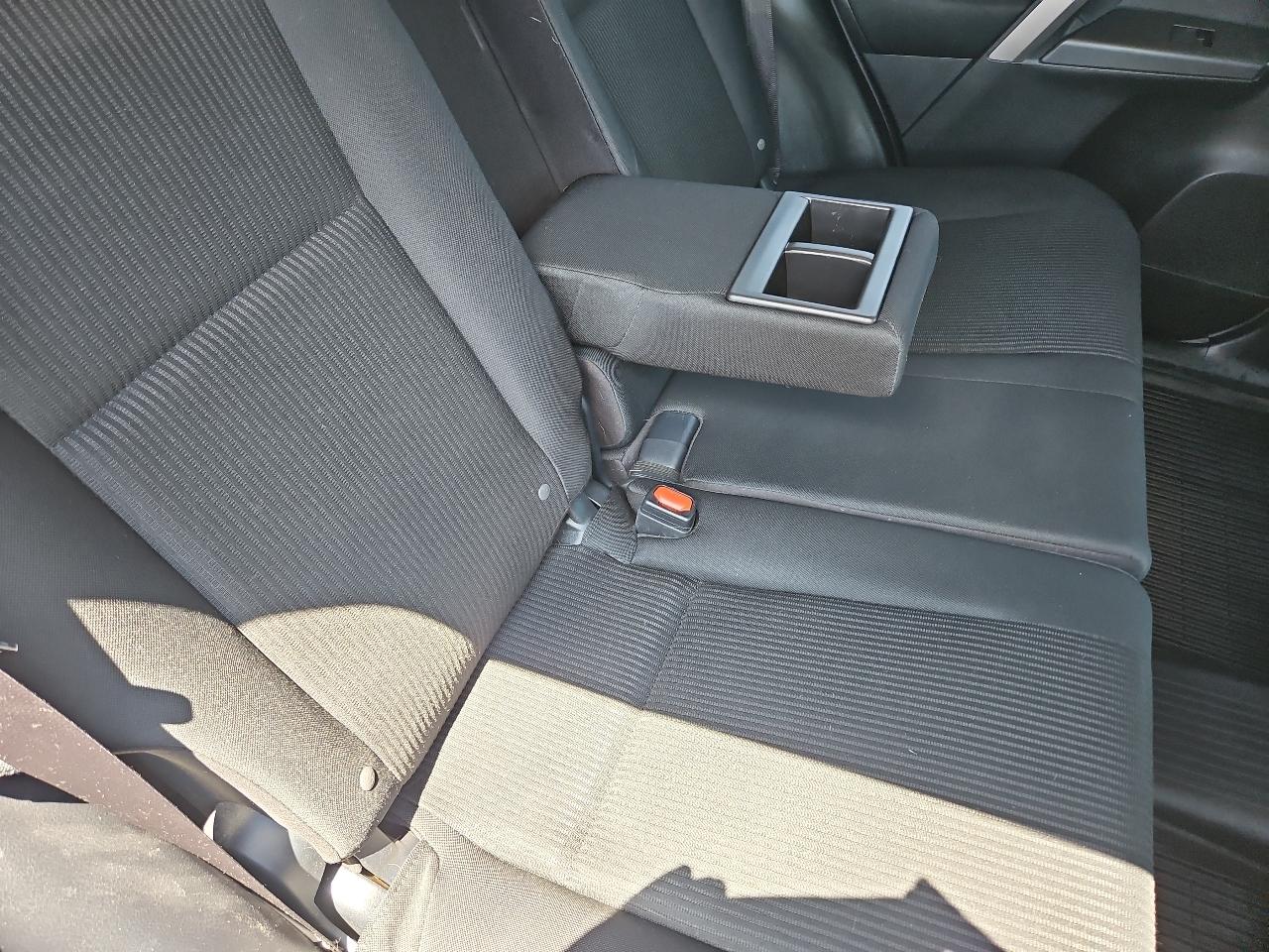 Toyota RAV4 LE AWD 2017