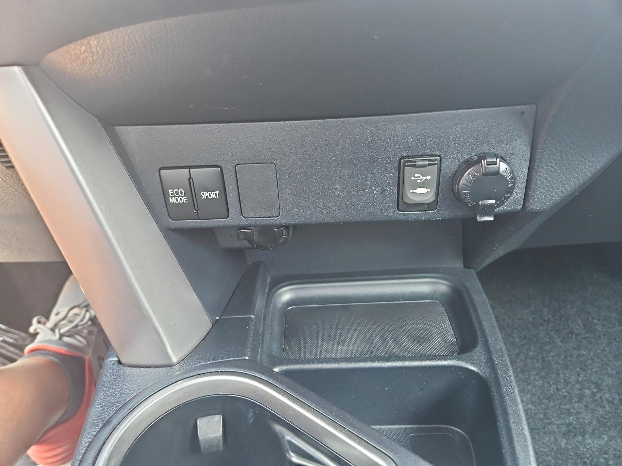 Toyota RAV4 LE 2017