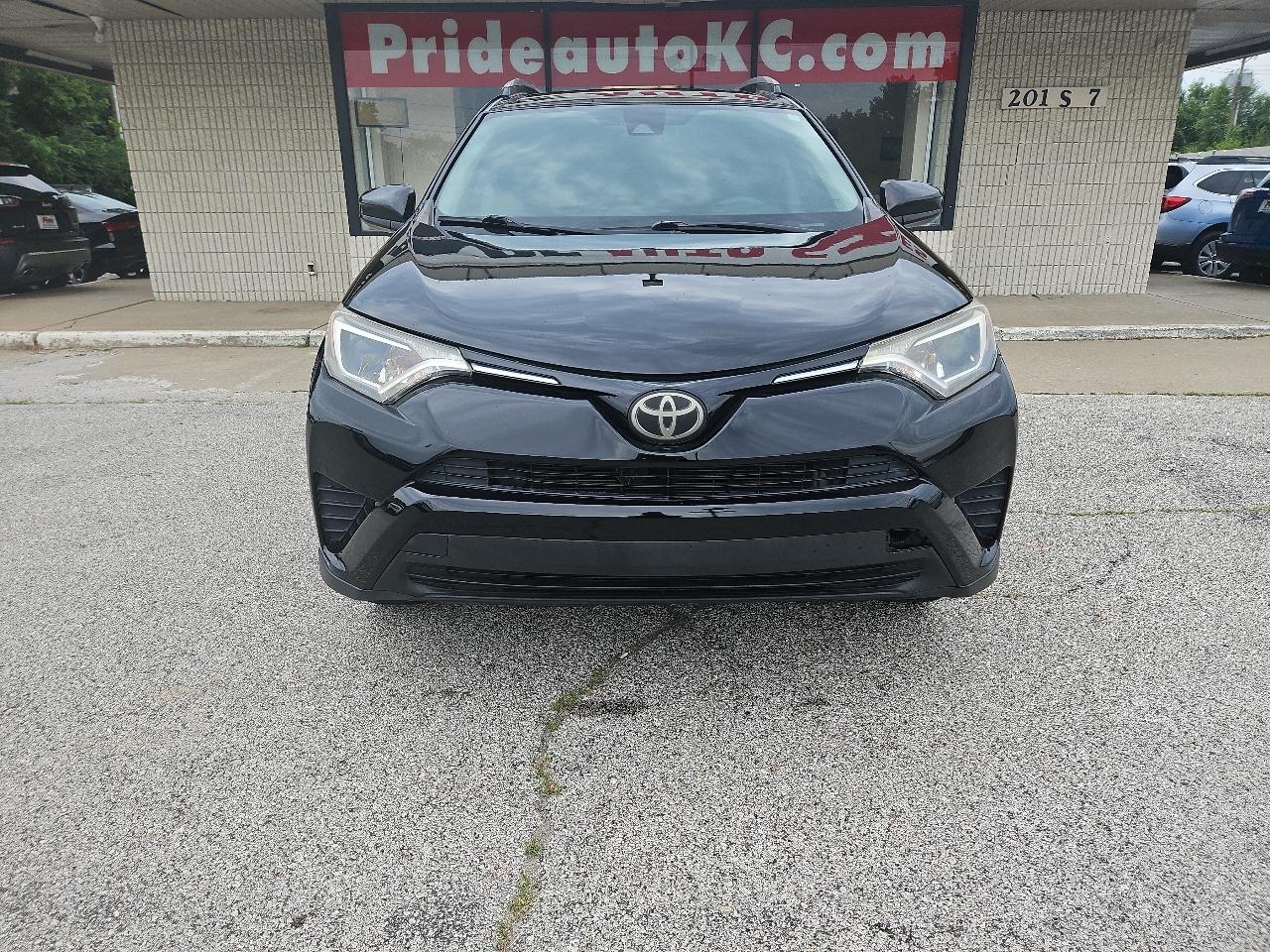 Toyota RAV4 LE AWD 2017