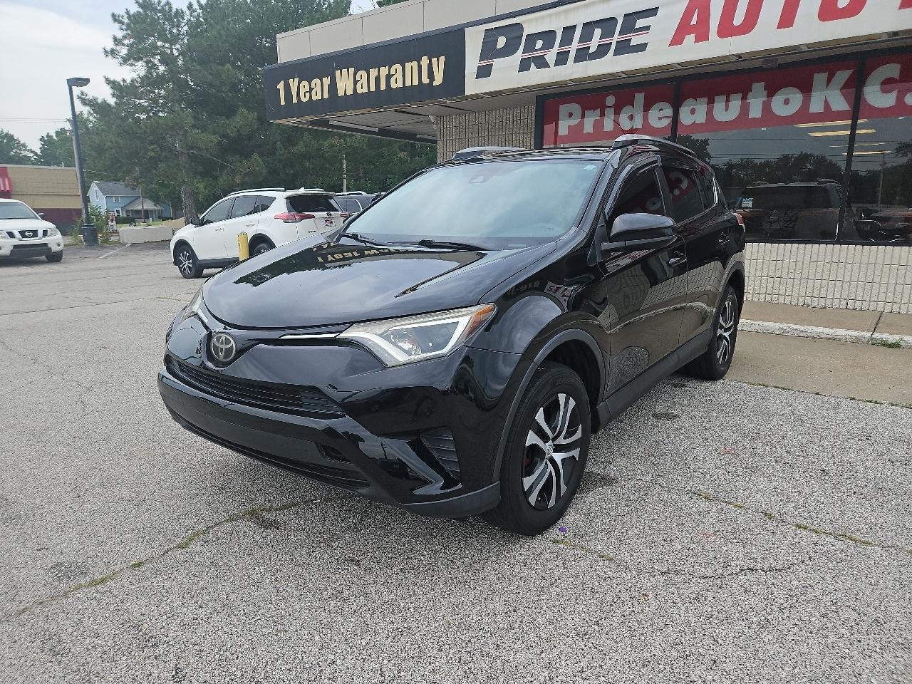 Toyota RAV4 LE AWD 2017