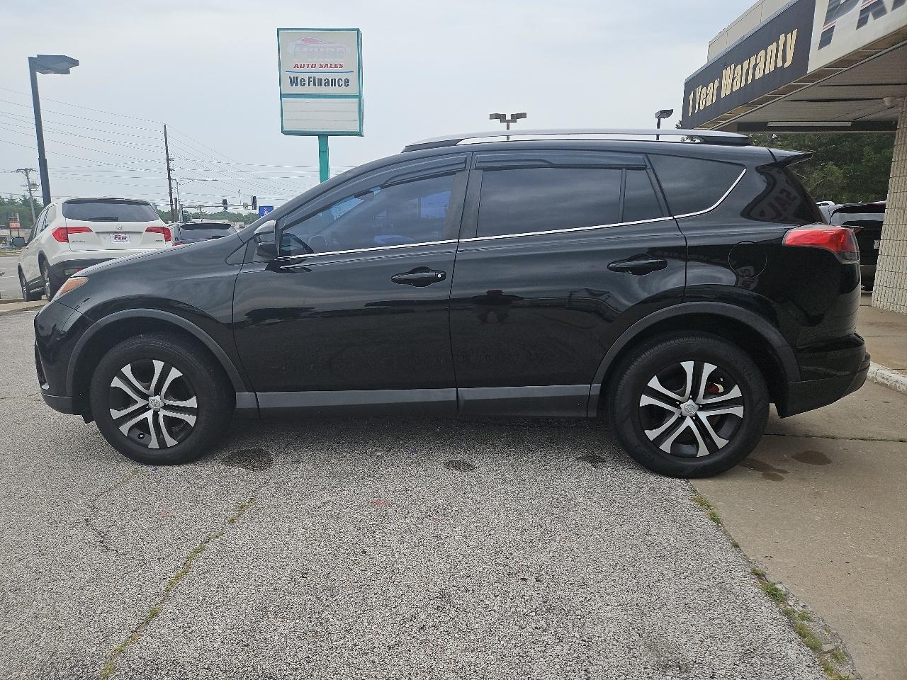 Toyota RAV4 LE AWD 2017