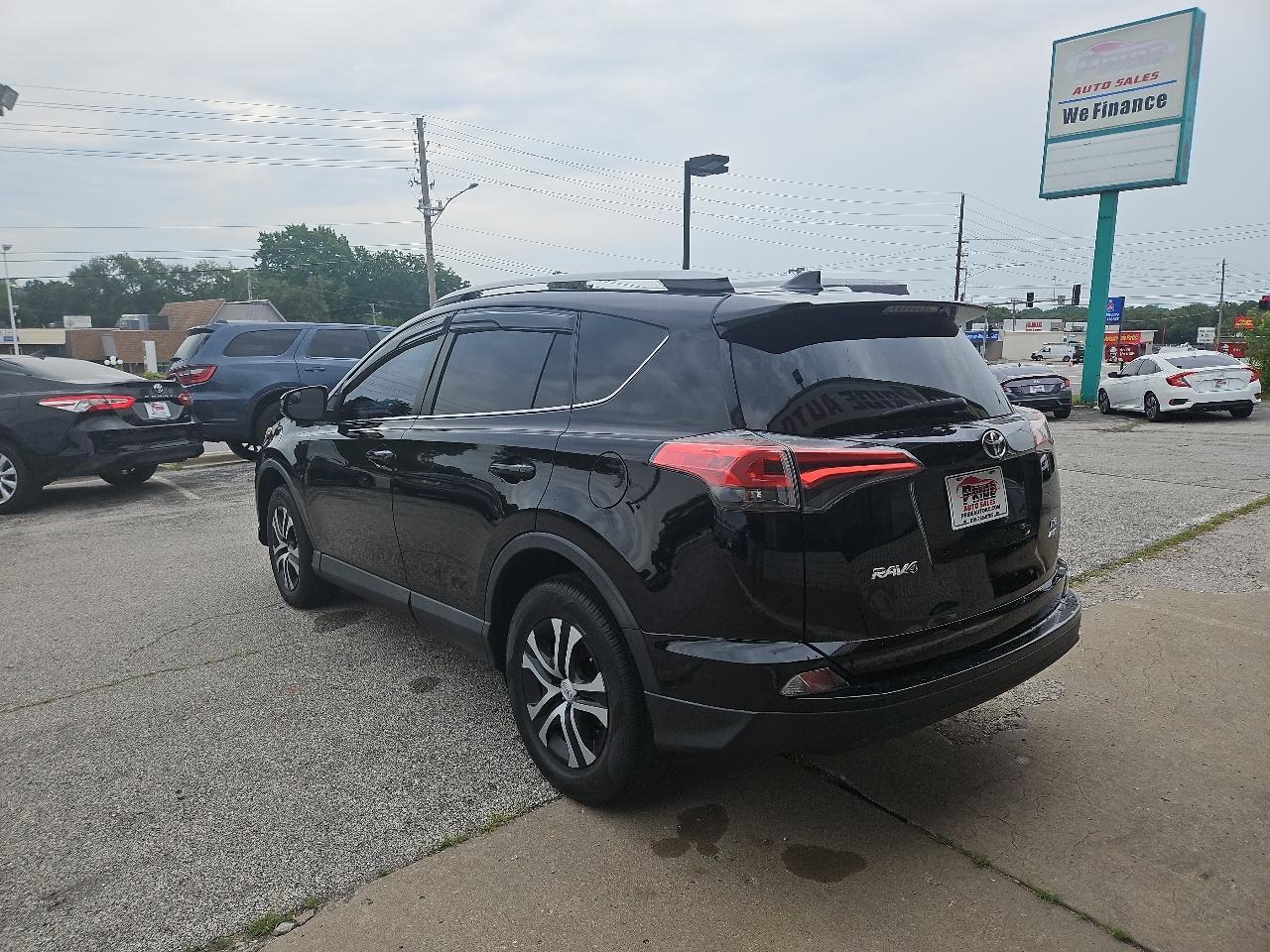 Toyota RAV4 LE AWD 2017