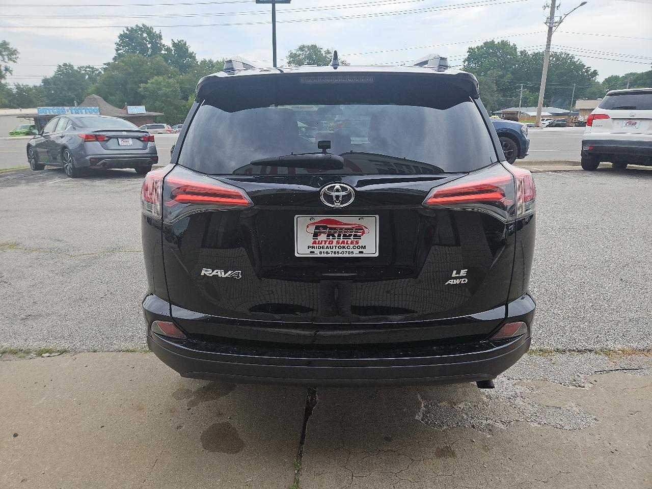 Toyota RAV4 LE AWD 2017