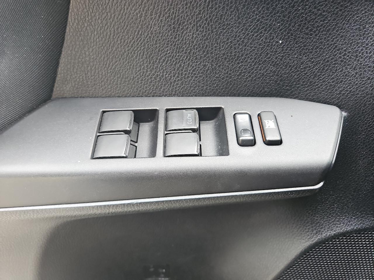Toyota RAV4 LE AWD 2017