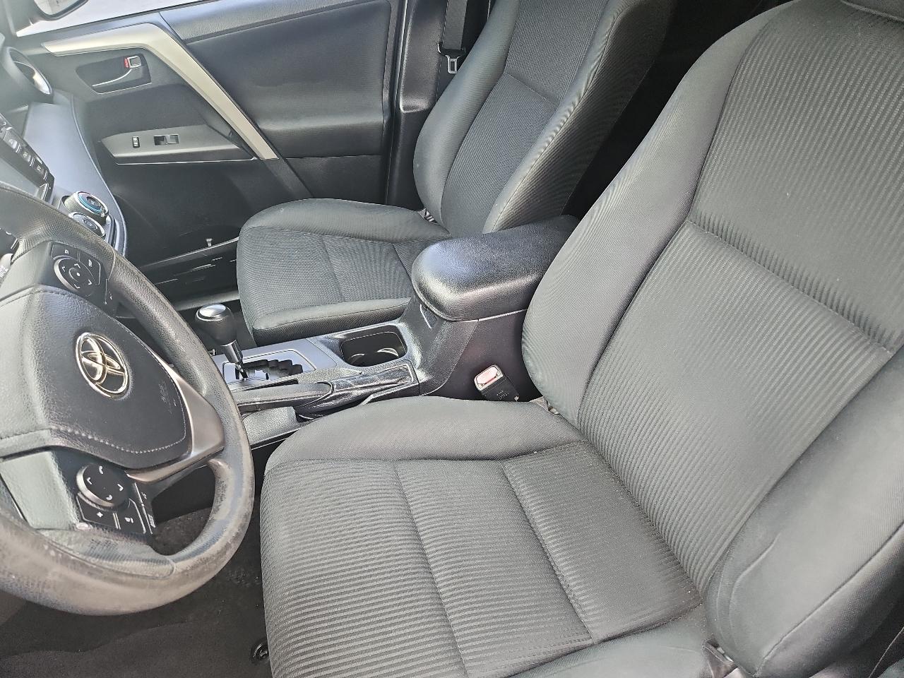 Toyota RAV4 LE AWD 2017