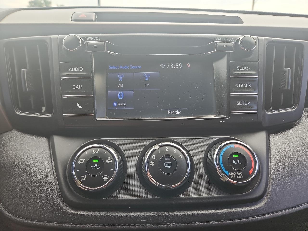 Toyota RAV4 LE AWD 2017