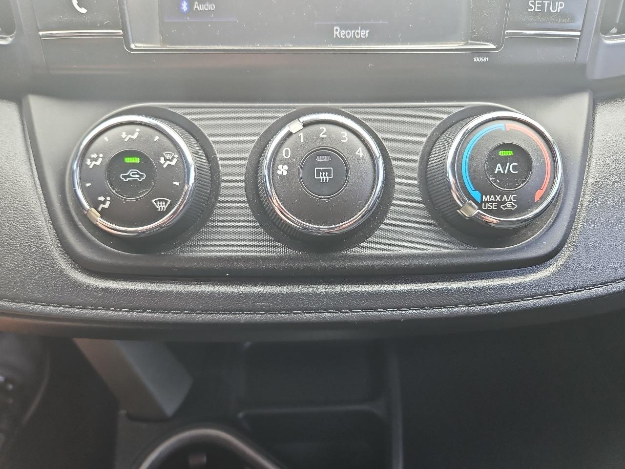 Toyota RAV4 LE AWD 2017