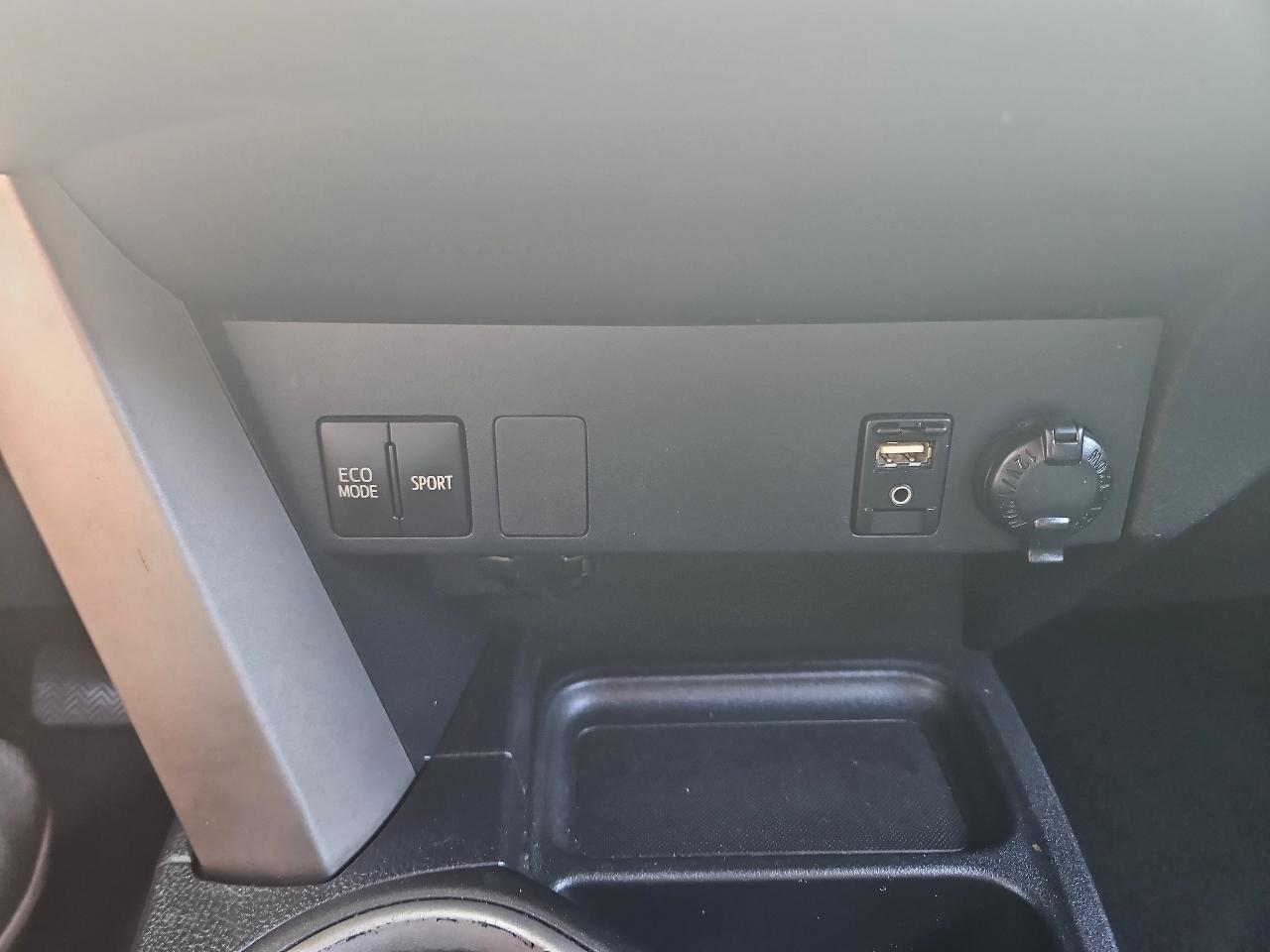 Toyota RAV4 LE AWD 2017
