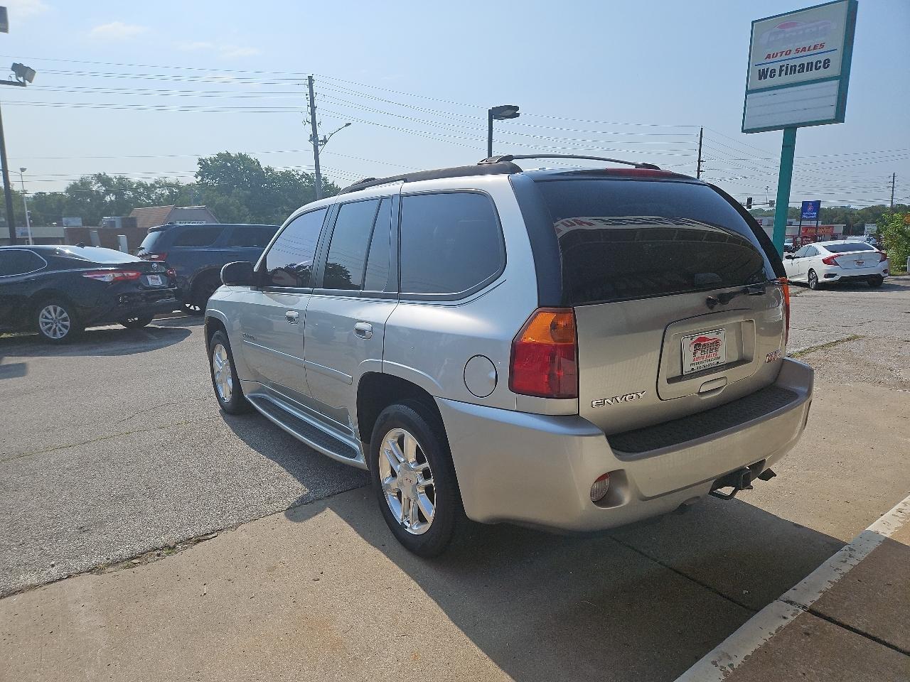 GMC Envoy Denali 4WD 2006