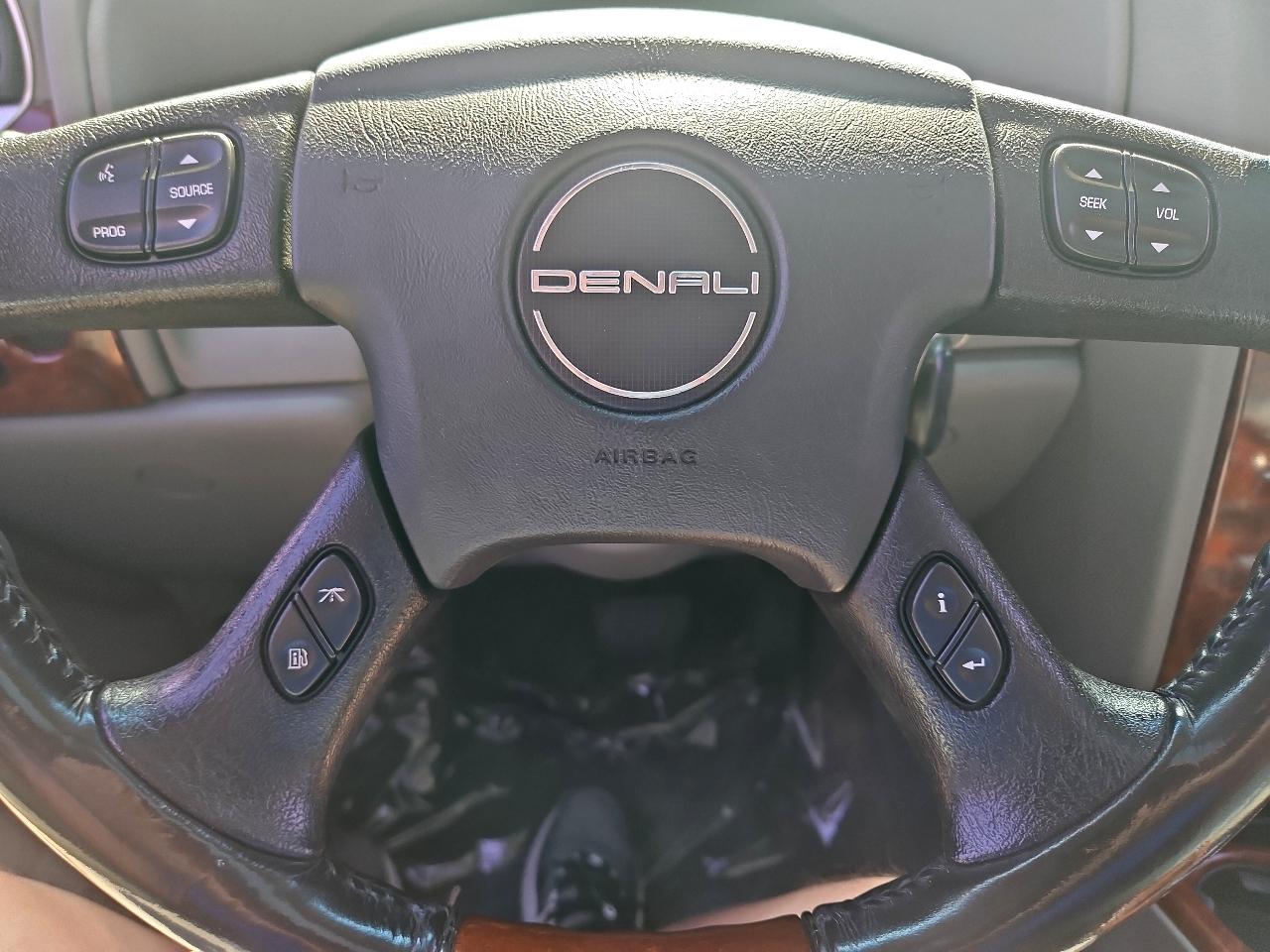 GMC Envoy Denali 4WD 2006