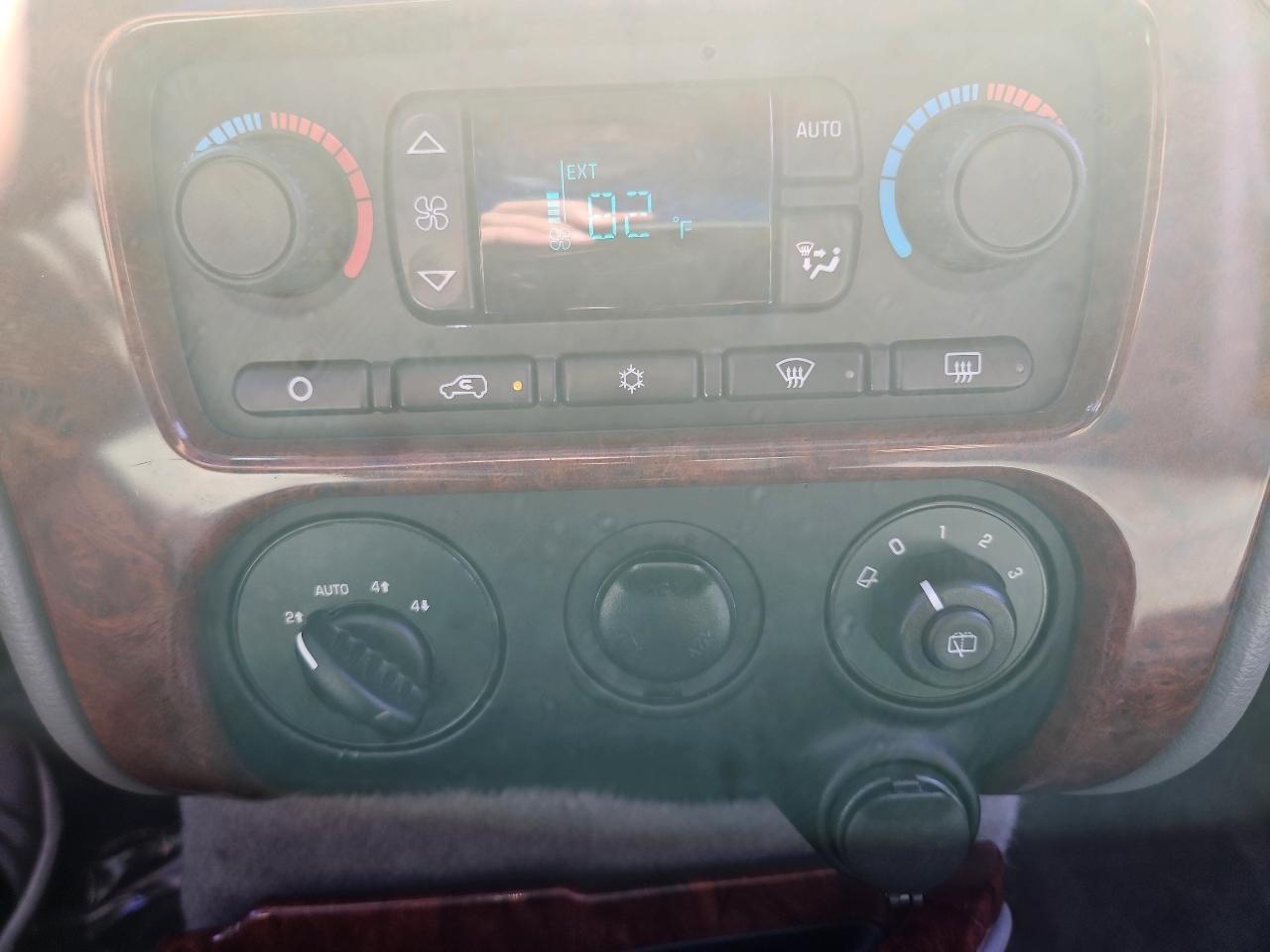 GMC Envoy Denali 4WD 2006