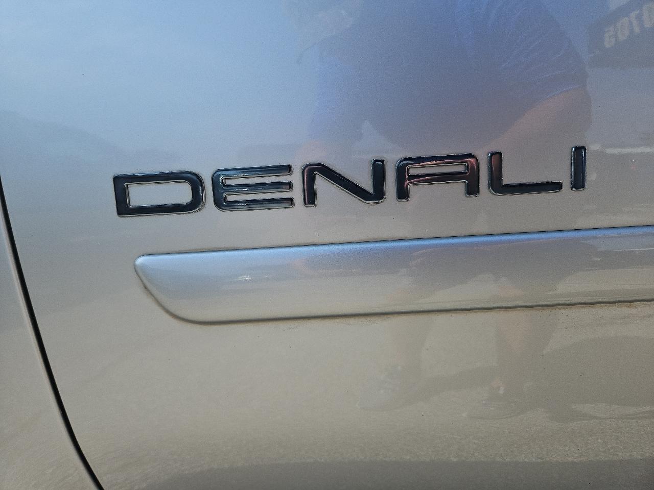 GMC Envoy Denali 4WD 2006