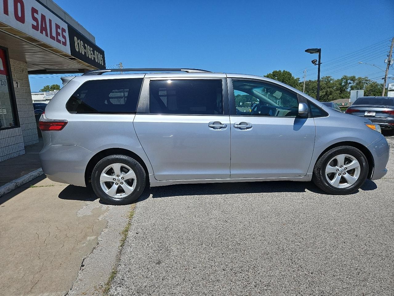 Toyota Sienna LE 8-Passenger 2017