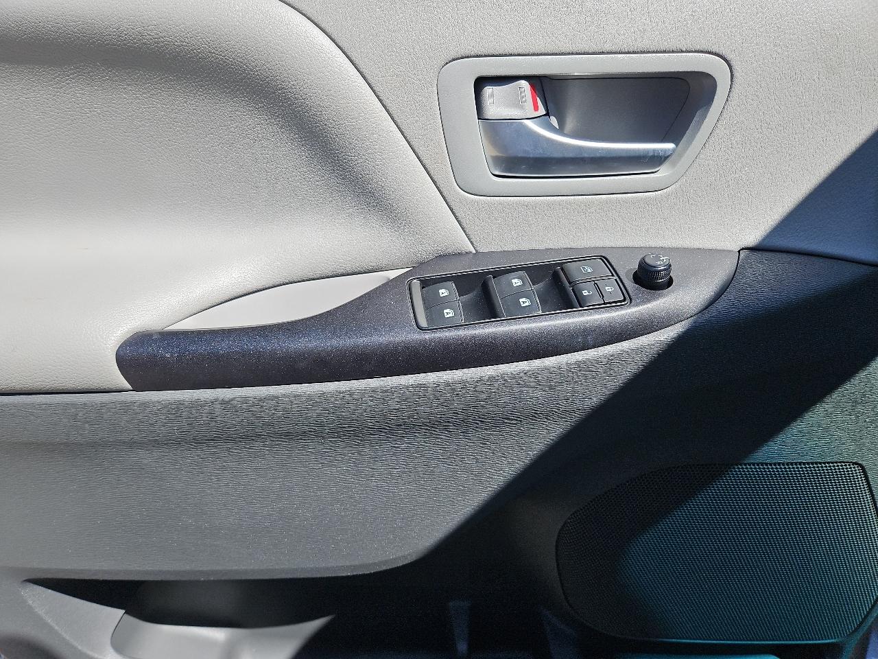 Toyota Sienna LE 8-Passenger 2017