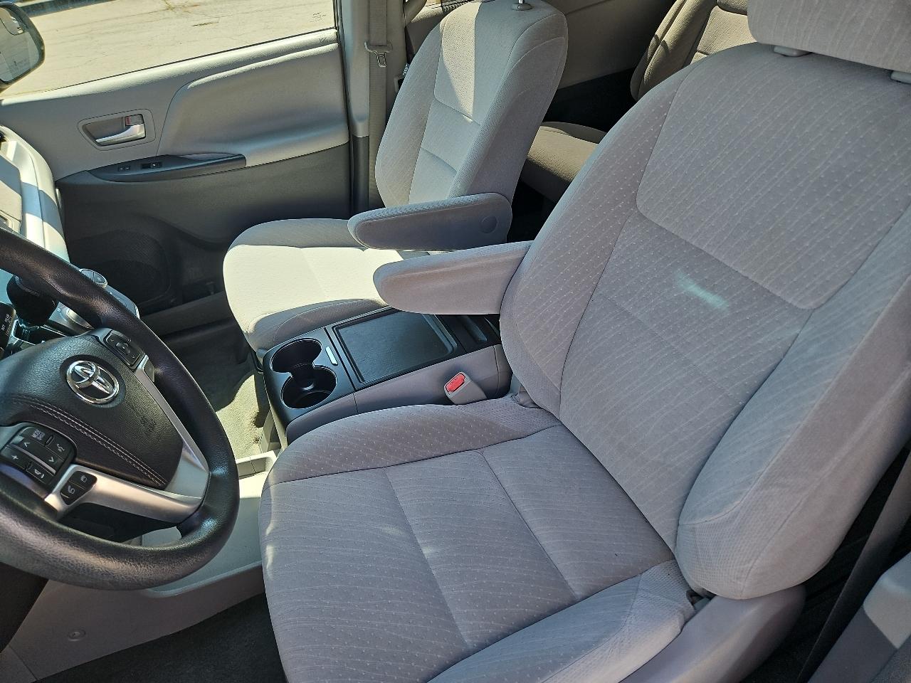 Toyota Sienna LE 8-Passenger 2017