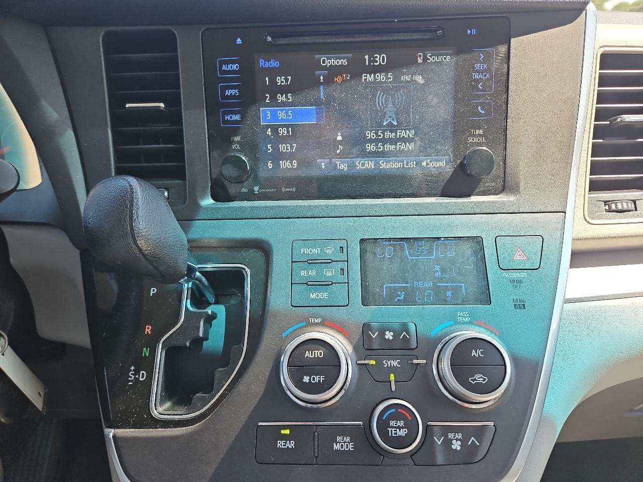 Toyota Sienna LE 8-Passenger 2017