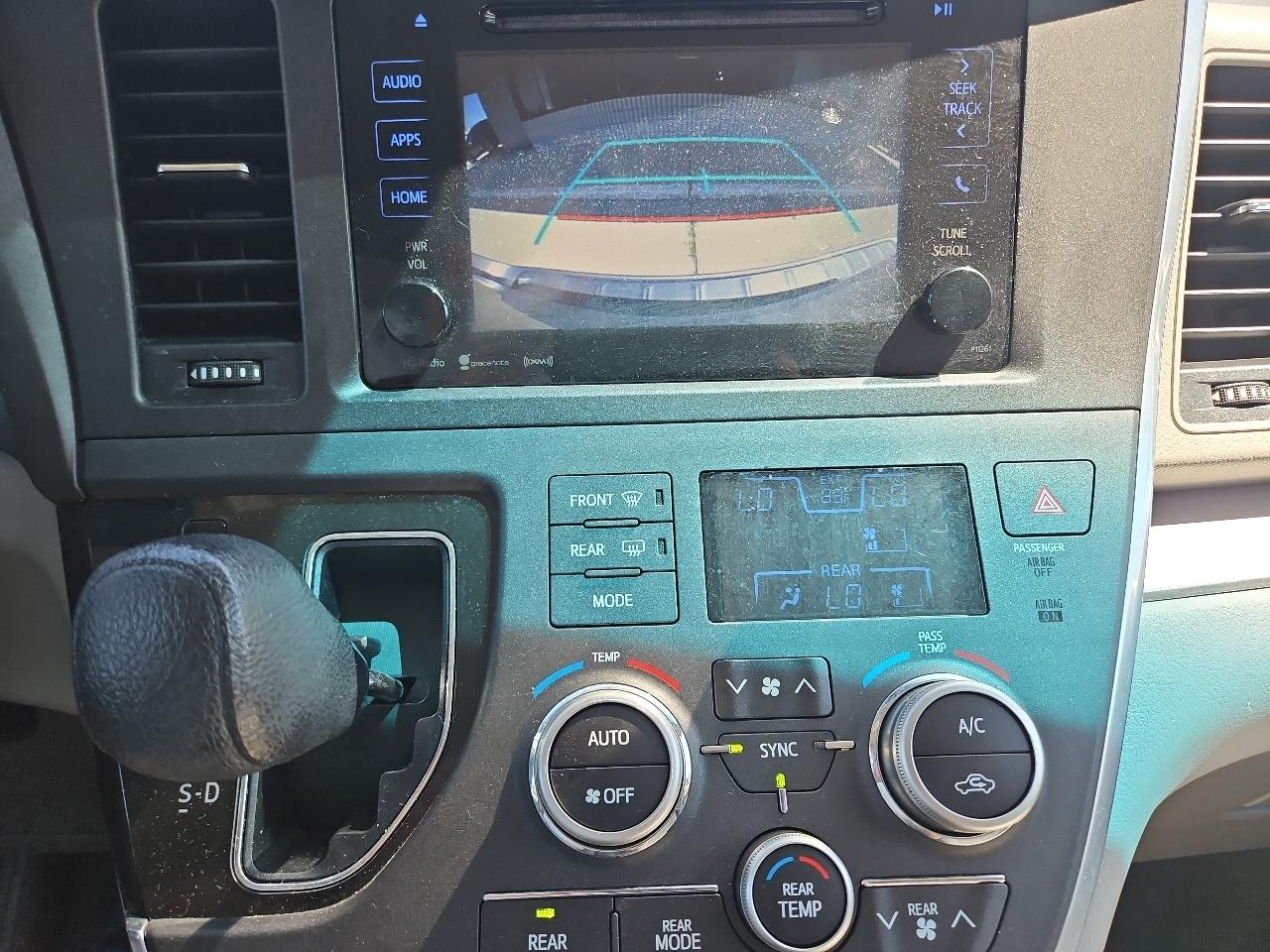 Toyota Sienna LE 8-Passenger 2017